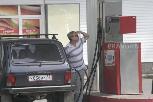 Автоэксперт Балашов рассказал об опасностях заправки топлива в жару